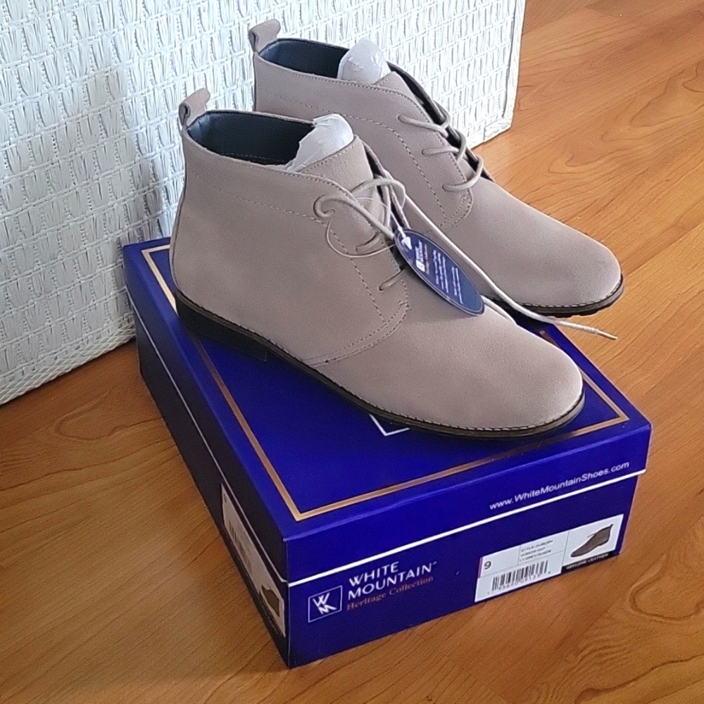 White Mountain shoes; light grey; Suede; Size 9; Never worn